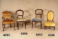 Kinderstuhl, England, um 1890/1900, Rahmen Buche massiv, in sich leicht geschweift, spar- same Schnitzerei, Louis-XVI-Stil, neu ge- polstert, neuer ...