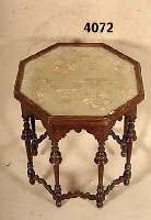 Oktogonaler Rauchtisch, deutsch, um 1900, nach dem Vorbild des Mittleren Orients von 1880, reiche Drechselarbeit, Zarge vielfach geschwungen, ...