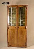 Vorratsschrank, deutsch, um 1900, Jugendstil , Weichholz, strukturelle Biermalerei, Ober- teil mit Bleiverglasung in grau und grÜn, Kunstglas, ...