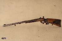 Jagdgewehr, Österreich, wohl Steiermark, um 1730/40, von Augustin Hollerbacher, 8-kantiger Lauf mit Sicherung, Schloß mit Monogramm G.St., ...