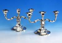 Kerzenleuchterpaar, BSF, 30er Jahre, 800er Silber, im FrÜhbarockstil, sehr gut gearbeitet, eine TÜlle fehlt, ca. 685 g, 1 Arm mit Loch, H ca. ...