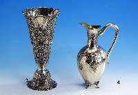 Weinkanne/Krugvase, deutsch um 1900, 800er Silber, z.T. Treibarbeit, teilvergoldet, Weinlaub- und Weintraubendekor, auf FÜßen stehend, H ca. 24 ...