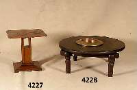 Couchtisch rund, Indien, mit MessingschlÜsseleinsatz, massives Untergestell und Tischplatte 5 cm stark, Gebrauchsspuren, ca. D 97, H 42 cm XXX
