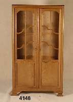 Vitrine, deutsch um 1930, Eiche und Weichholz, massiv und furniert, oberer Teil verglast mit Sprossenleisten, 4 EinlegebÖden, auch als ...