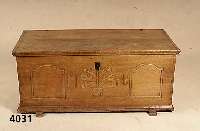 Truhe, sÜddeutsch/Bodensee, um 1830/40, Eiche massiv, original Schloß, Schnitzerei spÄter, Zierleiste 3-fach getreppt, original FÜße und ...