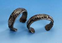 2 Armspangen, wohl Goldenes Dreieck, um 1900, Silber, massiv, sehr selten