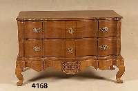 2-schÜbige Kommode, nach dem Vorbild von 1750/ 60, im hollÄndischen Stil, im 19./20. Jhd. unter Verwendung von altem Holz gefertigt, z.T. Eiche ...