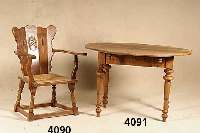 Oblongtable, deutsch, Zarge Buche massiv, Beine Birne massiv, Seitenteile abklappbar, reiche Drechselarbeit, Platte Buche massiv, leicht gewellt, ...