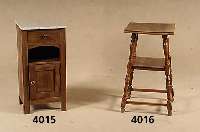 Etagerentisch/Blumentisch, 4.eckig, Beine gedrechselt, deutsch um 1890/1900, Nußbaum massiv, Umlaufleiste, Platte lt. gewÖlbt, vielfach ...