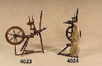 Spinnrad, SiebenbÜrgen, 2. HÄlfte 19. Jhd., Eiche und Buche massiv, reiche Drechselarbeit, sparsame Drechselknochenverzierung, Mechanik intakt, ...