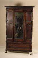 3-tÜriger Vielzweckschrank, England, vik- torianisch, 1890-1906, Unterteil m. Schubl., Mittelt. 3-gliedrig, freistehende SÄule z.T. goudroniert, ...