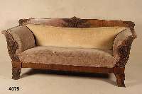 2-Sitzer Prunk-Sofa, Main-Franken, um 1835/40, Korpus Weichholz, Nussbaumfurnier mit aufgesetzten plastischen Adlern, aus dem Vollholz geschnitzt, ...
