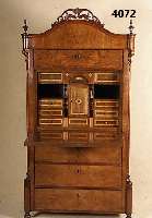 SchranksekretÄr, mitteldeutsch, um 1860/70, Korpus Weichholz, z.T. Linde, Ecken abge- schrÄgt, aufgesetzte Schnitzerei aus dem Voll- holz, ...