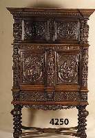 Stollenschrank, Niederlande, um 1870/80, historizistisch, nach dem Vorbild von 1560/70, Front Eiche massiv, Eichefurnier, zum großen Teil auf ...