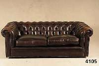 Ledercouch, wohl England, 30er/40er Jahre, 2-sitzer, hervorragende Verarbeitung, RÜcken und Seiten geheftet und genoppt, 2 lose Kissen , ...