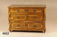Kommode, nach dem Vorbild von 1810/20, Korpus Weichholz, z.T. mit Teilen aus der 1. HÄlfte des 19. Jhds. gefertigt, Intarsien und Furnier 2. ...