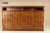 Apotheker- bzw. Sammlerschrank, Frankreich/ Belgien, um 1890/1900, Korpus Hartholz/ Weichholz, bzw. Front Nußbaum massiv, original BeschlÄge, 36 ...
