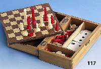 Kleines Spieleset, 30er Jahre, best. aus: Schachspiel, Dame/Backgammon, Kartenspiel, Spielfiguren Bein, eine Partie rot eingefÄrbt, in ...