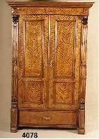 Kleiderschrank, wohl mitteldeutsch, um 1890, Front auf Rahmen gearbeitet, Korpus Weichholz , Birkewurzelfurnier, ausgesuchte Maserung, Lisenen ...