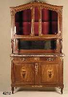 AufsatzmÖbel, Frankreich, um 1900/10, Korpus Eiche und Buche, Nußbaumfurnier, aller- beste Verarbeitung, untere TÜren mit Intarsien aus ...