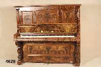 Klavier, deutsch, um 1890/1900, Korpus Weichholz, Wurzelnußfurnier gespiegelt, reiche Drechselarbeit, klassizistischer Stil mit barockem ...