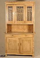 KÜchenschrank, deutsch, um 1902/04, Jugend- stil, Front und RÜckseite auf Rahmen gearbei- tet, ausgsuchtes Kiefernholz, z.T. Zierbel- kiefer, ...