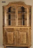 sogenannter Prahlhans, wohl Siegerland, um 1800/10, Eiche massiv, z.T. auf Rahmen ge- arbeitet, Inlets einfach getreppt, Fenster versprosst, z.T. ...
