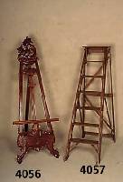 Staffelei, nach dem Vorbild von 1770/80, Rokokostil, Tropenholz, Schnitzereien aus dem Vollholz, asymetrische Rocaillen und Veluten, Aufsatzteil ...