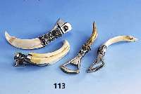 Konvolut: 2 FlaschenÖffner und 2 Zigarrenab- schneider mit KeilerzÄhnen, Monturen und Benutzerteile aus 835er und 925er Silber, mit versch. ...
