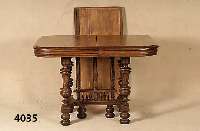 Ausziehtisch, Frankreich Dion um 1890, Nußbaum massiv, Eiche furniert, Eiche massiv, Wangenbeine verstrebt, Ballusterbeine gerieft mit guter ...