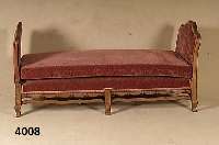 Ruhecouch, deutsch um 1900/10, Barockstil, Gestell Buche massiv, vielfach geschweift, Zarge in Form von gebogten VorhÄngen m. Zier- leisten, ...