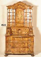 SekretÄr a trois corps, nach florentinischem Vorbild von 1750, Korpus Weichholz, Bandel- werk, Nußbaum, Wurzelnuß, 4-schÜbige Innenein- ...