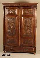 Kleiderschrank, deutsch, um 1900, Barockstil , Front auf Rahmen gearbeitet, Korpus Weich- holz, Nußbaum massiv, Nußbaumfurnier, Inlets mit ...