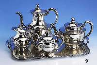 Kaffee- und Teeservice, USA um 1910, Metall versilbert, Viktorianischer Stil, best. aus 1 Kaffeekanne H. ca. 22 cm, 1 Teekanne H. ca. 16 cm, 1 ...