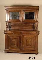 Aufsatzschrank, deutsch, um 1900/10, Korpus Eiche und Weichholz, Arbeitsteile Eiche massiv , aufgesetzte Leisten, Kopf- und Fußteil Nuß- baum ...