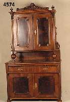 Aufsatzschrank, mitteldeutsch, um 1880/90, Korpus Weichholz, Front z.T. auf Rahmen gear- beitet, Pyramidenmahagonifurnier gespiegelt, bzw. in den ...