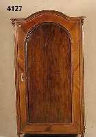 WÄscheschrank, mitteldeutsch, um 1860/70, Korpus Weichholz, Wurzelnußfurnier z.T. ge- spiegelt, Mittelteil kaukasisch Nußbaum ge- spiegelt, ...