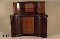 Aufsatzschrank, deutsch, um 1936/38, Korpus Weichholz, Buche massiv, Korpus und Oberteil doppelt geschwungen, ausgesuchtes Eichefurnier bzw. ...