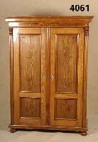 Kleiderschrank, mitteldeutsch, um 1900, Jugendstil, Korpus Weichholz, RÜsterfurnier, Front auf Rahmen gearbeitet, aufgesetzte Leis- ten, diese ...
