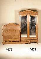 Kleiderschrank, wohl Frankreich, um 1900, Barockstil, Korpus Weichholz, Wurzelnußfurnier gespiegelt, aufgesetzte Leisten in Nußbaum massiv, ...
