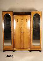 Schlafzimmerschrank, deutsch, um 1906/07, Jugendstil, Korpus Hartholz/Weichholz, innen Eichefurnier von hervorragender Verarbeitung, ...