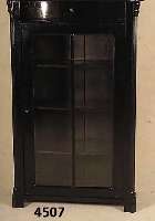Vertiko, mitteldeutsch, um 1840/50, Korpus Weichholz, ursprÜnglich wohl Mahagonifurnier, spÄter schwarz gelackt, Seiten abgeflacht, doppelt ...