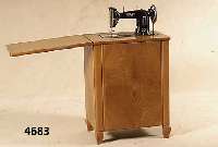 NÄhmaschine, deutsch, 30er Jahre, Hersteller Fa. Pfaff, Kaiserslautern, GehÄuse RÜster, RÜsterfurnier, intakt, Lack korrodiert, ca. ...