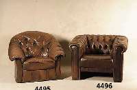 Ledersessel, wohl deutsch, um 1960, nach englischem Vorbild, RÜcken und Seiten geheftet und genoppt, abgerundete Form, Gebrauchsspuren, ca. ...
