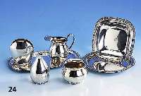 Silberset, 835er Silber, Perlleistenverzierung, best. aus: rundes Tablett, D. ca. 14 cm, 1 rechteckigen Tablett, ca. 19.5 x 11.5 cm, 1 ...