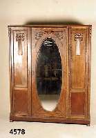 Kleiderschrank, Frankreich, um 1920, ArtDeco , Eiche massiv, Mittelteil oval verspiegelt, EinlegebÖden, Kleiderstange, Marmorplatte, mit ...
