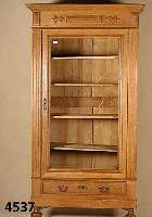 Vitrine, wohl deutsch, um 1890, Eiche massiv , facettierter Glaseinsatz, Sockelschubladen, vier EinlegebÖden, guter Zustand, zerlegbar, Alters- ...