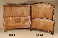 Bett, Frankreich, um 1915, Jugendstil, Nuß- baum massiv, Eichefurnier, geschwungene Form, leichte Altersspuren, FurnierschÄden, zeitlos elegant, ...