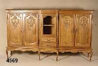 Salonschrank, deutsch, Eiche massiv, Eichefurnier, mit aufgesetzter Rocaillen- schnitzerei, Mittelteil leicht hervorstehend, zwei SchubfÄcher, ...