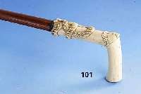 Spazierstock mit Bein, um 1870, mit Arkanthusblattverzierung, meisterliche Arbeit mit zum Teil vollpl. Schlange, Schuß Rotbuche, Ortsspitze ...